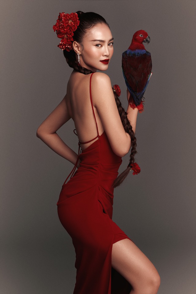Lan Ngọc khoe khéo eo thon, vai trần trong loạt trang phục màu đỏ gợi cảm - Ảnh 4.