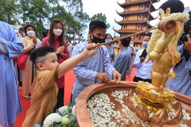 Đại lễ Phật đản: Người dân TP.HCM có thể tham gia thả hoa đăng, lễ tắm Phật - Ảnh 3.