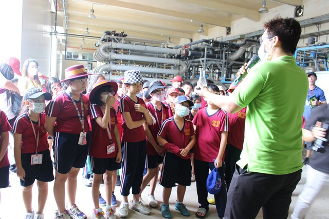 Giáo dục ý thức môi trường cho học sinh qua 'tour' tham quan khu xử lý chất thải - Ảnh 2.