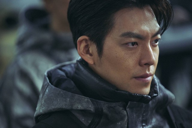 Vì sao ‘Black Knight’ có Kim Woo Bin gây tranh cãi nhưng vẫn hot? - Ảnh 1.