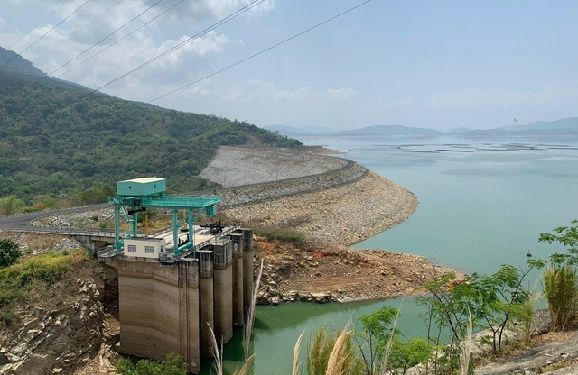 Thống nhất phương án xả nước hồ thủy điện trên sông Sêrêpốk cứu hạn vùng hạ du - Ảnh 1.