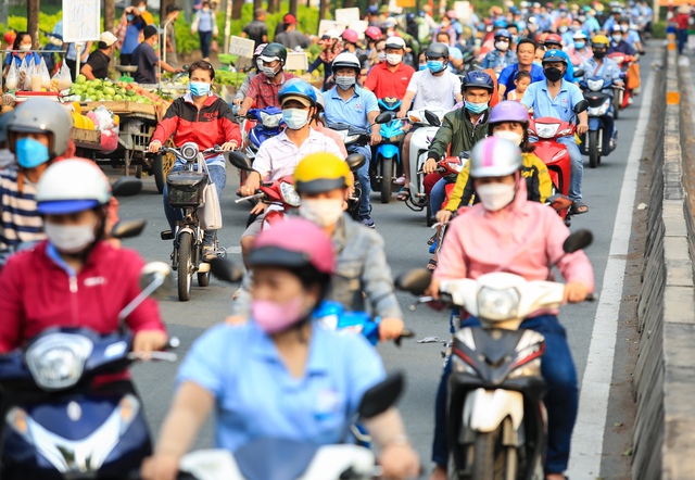 Hàng ngàn lao động mất việc, TP.HCM làm gì để ứng phó ? - Ảnh 1.