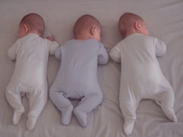 Ca sinh ba giống nhau hoàn toàn cực hiếm, tỷ lệ xảy ra là 1/200 triệu - Ảnh 1.