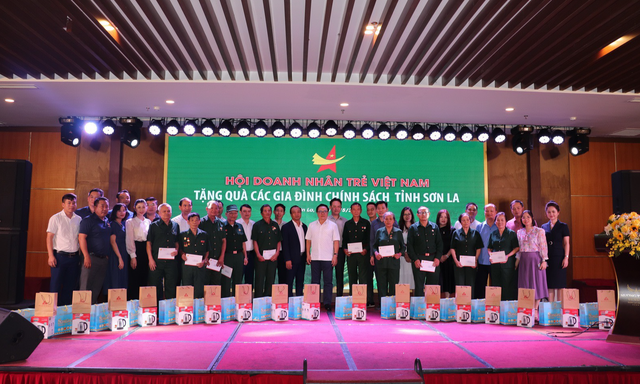 Hành trình tri ân ý nghĩa của Hội Doanh nhân trẻ Việt Nam - Ảnh 4.