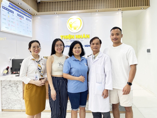 Gia đình cô Cúc - Việt kiều Đức ấn tượng về dịch vụ chất lượng, giá cả hợp lý tại Thiện Nhân Hospital.