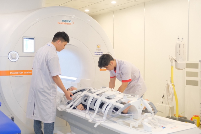 Chị Bích Thủy - Việt kiều Úc chụp MRI toàn thân, tầm soát sớm ung thư, đột quỵ trên máy MRI 3.0 Tesla Lumina full option duy nhất tại miền Trung - Tây nguyên