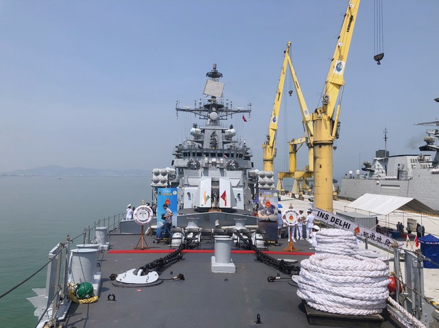 Tàu Hải quân Ấn Độ thăm xã giao Đà Nẵng - Ảnh 2.