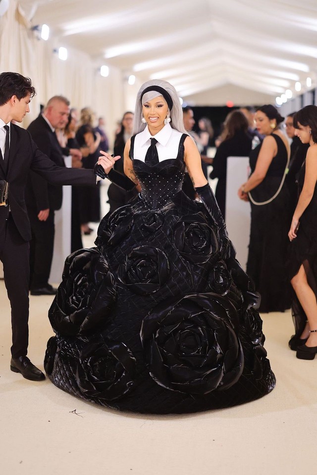 Dàn sao chưng diện lộng lẫy 'càn quét' Met Gala 2023 - Ảnh 25.