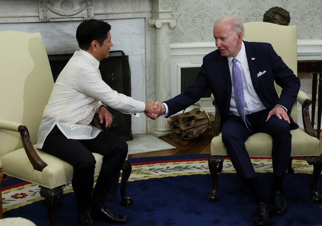 Tổng thống Biden tuyên bố cam kết của Mỹ bảo vệ Philippines bao gồm ở Biển Đông - Ảnh 1.