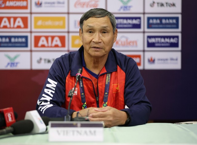 HLV Mai Đức Chung thừa nhận về bất lợi của đội tuyển nữ Việt Nam - Ảnh 1.