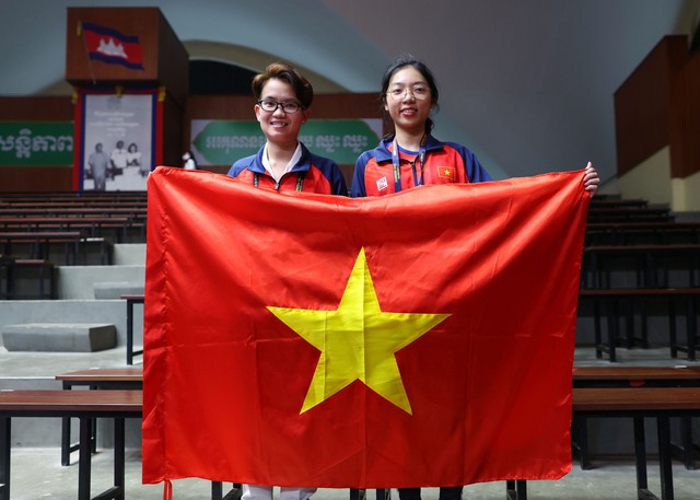 Kỳ thủ Việt Nam vỡ òa khi giành HCV SEA Games đầu tiên, được thưởng nóng - Ảnh 1.