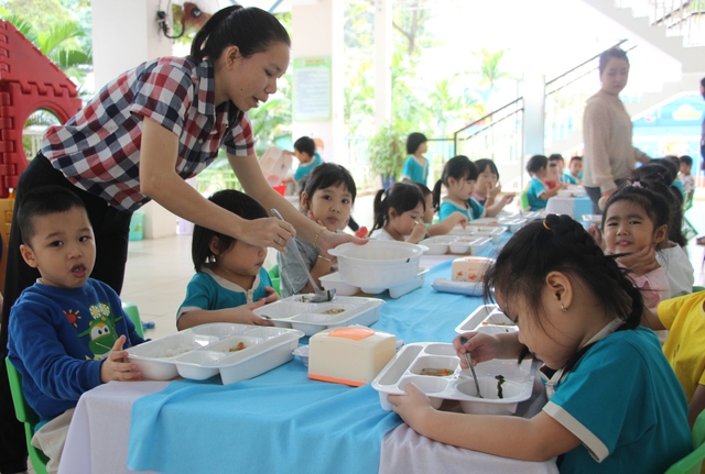 'Nóng' nhu cầu tìm khóa bán trú hè cho con - Ảnh 1.