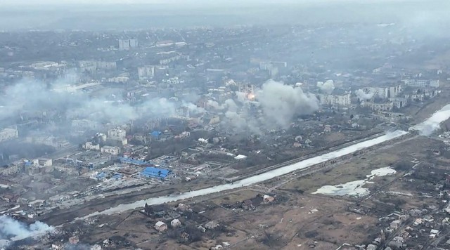 Chiến sự Ukraine ngày 451: Thông tin trái chiều về số phận Bakhmut, ông Zelensky đến Nhật - Ảnh 1.