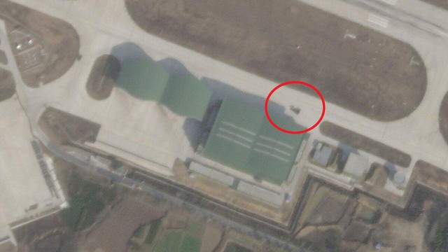 Hình ảnh vệ tinh tiết lộ máy bay do thám siêu thanh ở căn cứ Trung Quốc - Ảnh 1.
