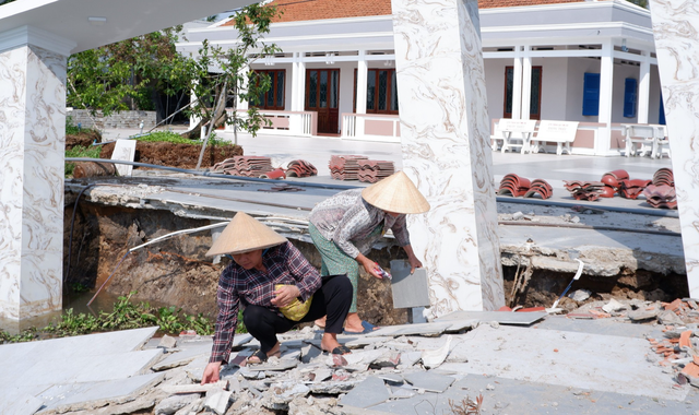 Long An: Sạt lở một tuyến đường chia cắt giao thông của hơn 500 hộ dân - Ảnh 1.