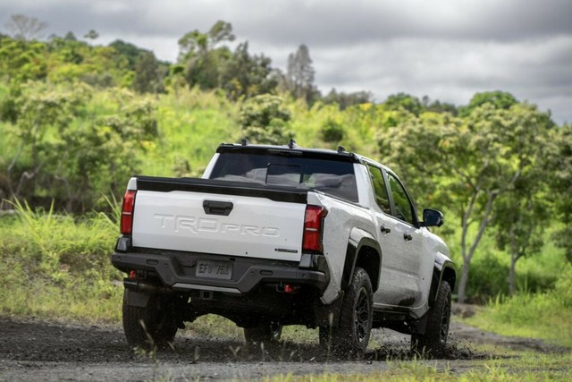 Toyota Tacoma 2024 to và ngầu hơn Hilux ở Việt Nam  - Ảnh 2.