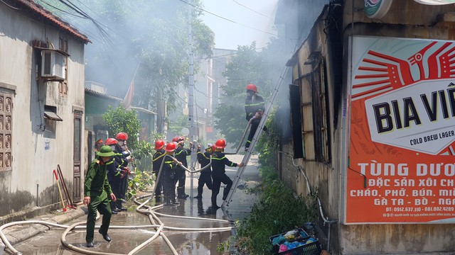 Quảng Bình: Nắng nóng, một quán ăn bốc cháy dữ dội - Ảnh 1.