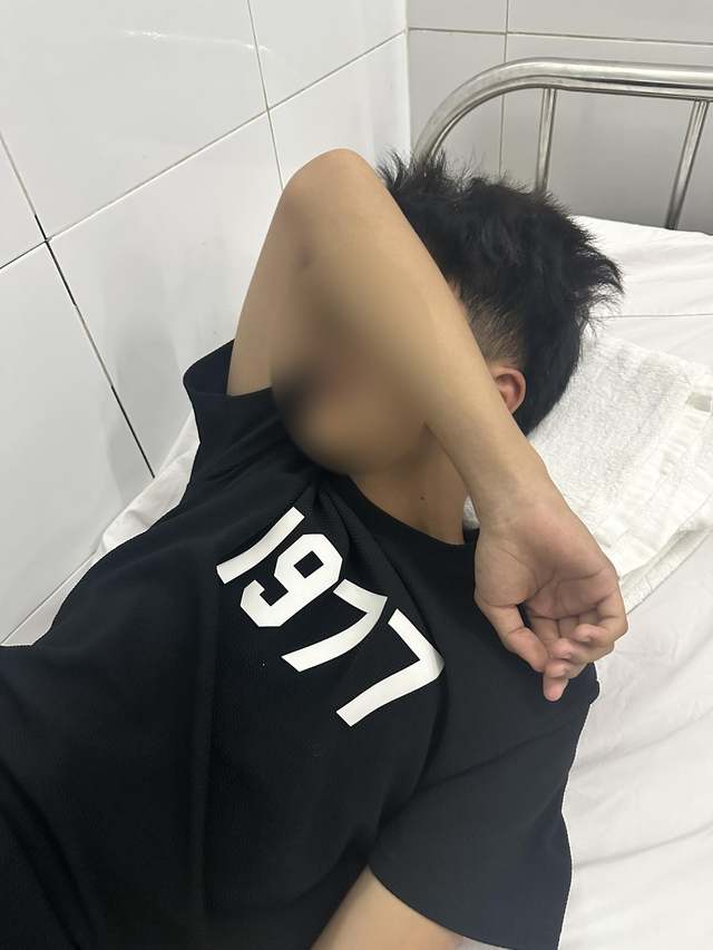 Điều tra vụ đánh hội đồng dã man một học sinh ở biển Đà Nẵng - Ảnh 2.