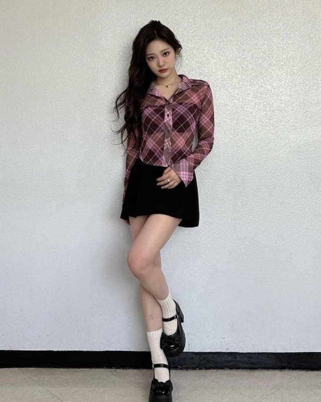Lựa outfit chuẩn như nữ sinh Hàn Quốc với chân váy ngắn xếp ly dễ thương - Ảnh 8.