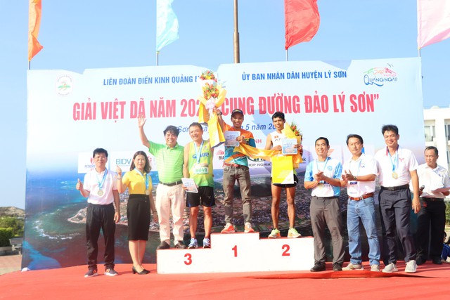 Quảng Ngãi: hơn 300 vận động viện tham gia chạy việt dã “Cung đường đảo Lý Sơn” - Ảnh 2.