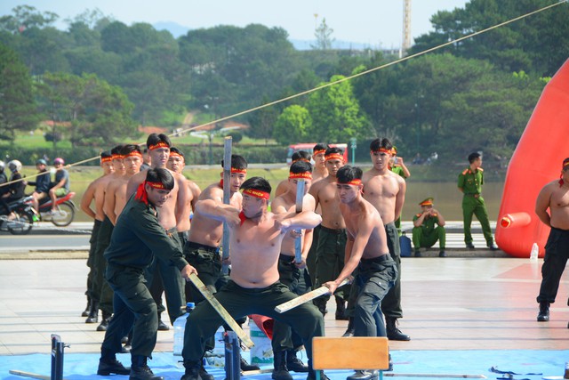Hơn 800 chiến sỹ tham gia hội thi quân sự, võ thuật lực lượng Công an - Ảnh 8.