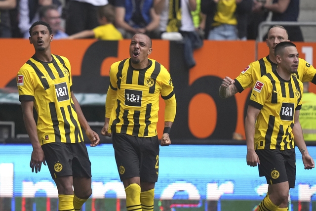 Cầu thủ chiến thắng bệnh ung thư giúp CLB Borussia Dortmund sắp vô địch Bundesliga - Ảnh 2.