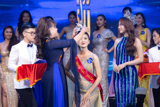 Bà Hồ Thị Thanh Hương trao ‘viên ngọc biển cả’ đến Miss SIU - Ảnh 4.