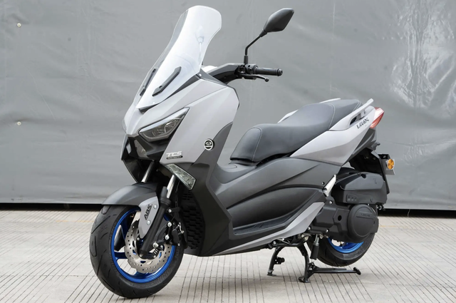 Xe tay ga Trung Quốc giá gần 50 triệu đồng, thiết kế y hệt Yamaha XMAX 250 - Ảnh 1.