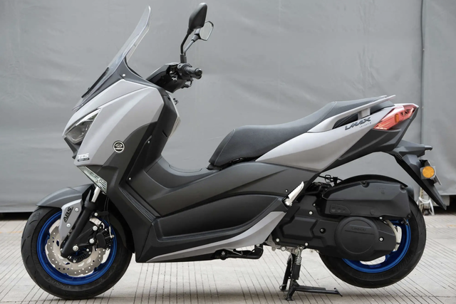Xe tay ga Trung Quốc giá gần 50 triệu đồng, thiết kế y hệt Yamaha XMAX 250 - Ảnh 3. Xe tay ga Trung Quốc giá gần 50 triệu đồng, thiết kế y hệt Yamaha XMAX 250 - Ảnh 3.