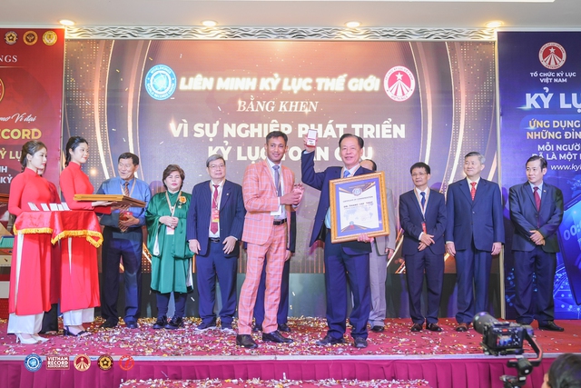 Anh hùng Phạm Tuân được tôn vinh 'Vì sự nghiệp cách tân và phát triển kỷ lục toàn cầu'  - Hình ảnh 5.