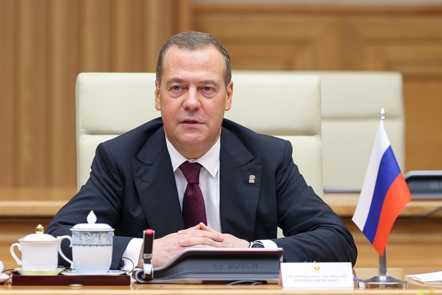 Thủ tướng Phạm Minh Chính tiếp Chủ tịch Đảng Nước Nga Thống nhất Dmitry Medvedev - Ảnh 3.
