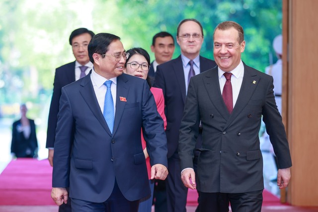 Thủ tướng Phạm Minh Chính tiếp Chủ tịch Đảng Nước Nga Thống nhất Dmitry Medvedev - Ảnh 1.