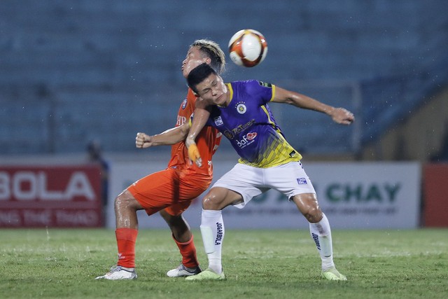 Tiền đạo U.22 Việt Nam 'vô duyên', CLB Hà Nội bất ngờ bị cầm chân - Ảnh 1.