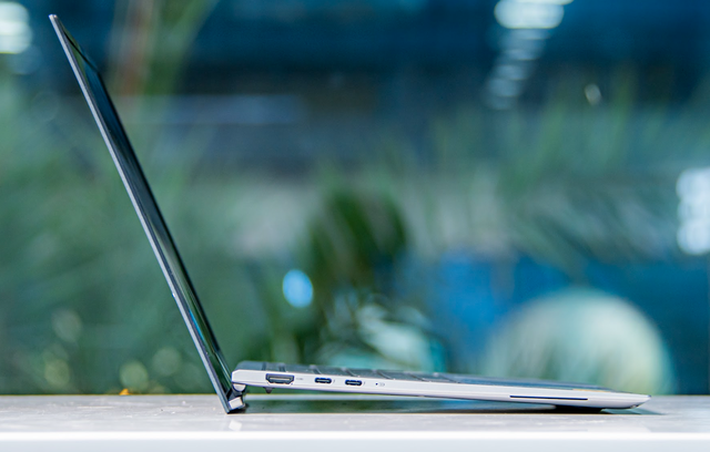 Asus trình làng laptop Zenbook S 13 OLED nhẹ nhất thế giới - Ảnh 1.