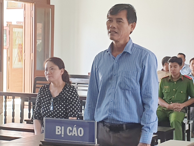 Bị cáo Phạm Tấn Ngoạn trả lời các câu hỏi của hội đồng xét xử