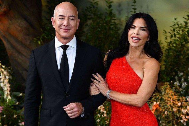 Tỉ phú Jeff Bezos đính hôn với bạn gái phóng viên - Ảnh 3.