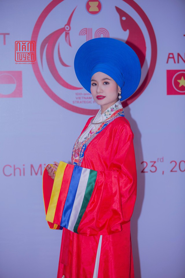 Hoa hậu Thanh Hà, người mẫu Quốc Bảo diễn vedette quảng bá văn hóa Việt Nam - Ảnh 3.