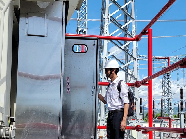Kiểm tra thiết bị tại Trạm biến áp 220 kV Cam Ranh, Khánh Hòa