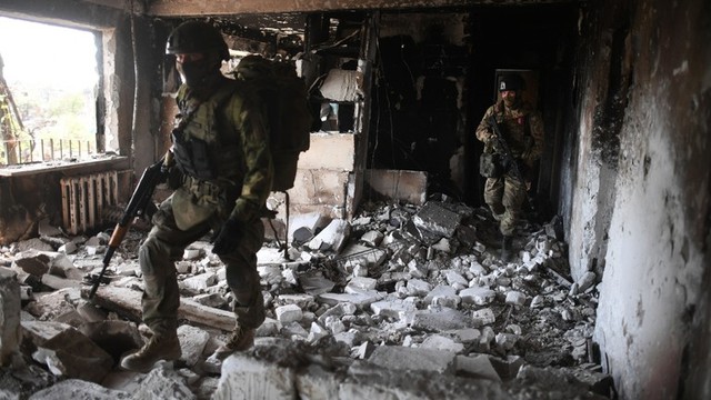 Chiến sự ngày 455: Quân đội Ukraine lâm vào tình cảnh ‘rắn mất đầu’? - Ảnh 2.