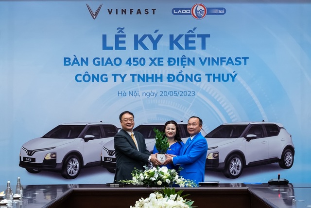 Lado Taxi mua thêm 300 xe Vinfast VF 5 Plus để mở rộng dịch vụ taxi điện - Ảnh 1.