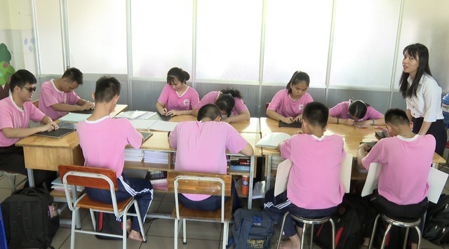 Câu chuyện tình nguyện của những gen Z khiếm thị… - Ảnh 4. Câu chuyện tình nguyện của những gen Z khiếm thị… - Ảnh 4.