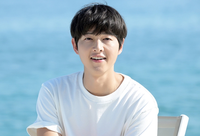 Song Joong Ki hiếm hoi chia sẻ về bà xã ngoại quốc - Ảnh 1.