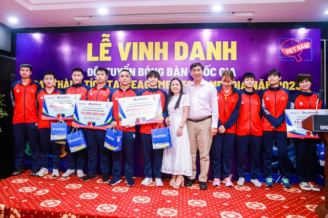 Trần Mai Ngọc, Đinh Anh Hoàng lại được thưởng lớn sau kỳ tích SEA Games 32 - Ảnh 1.