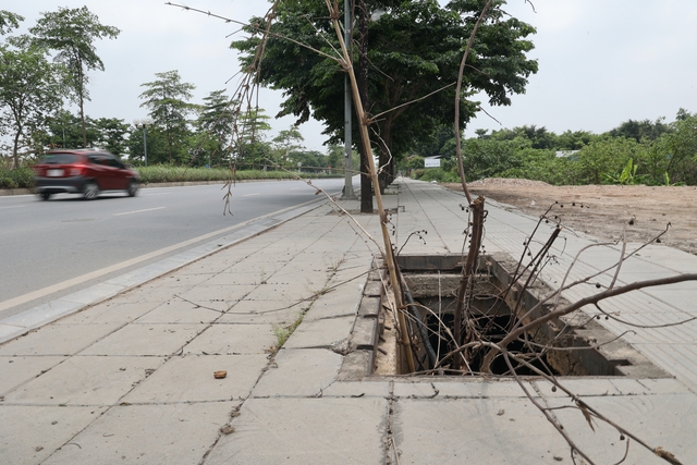 Hà Nội: 40 hố ga mất nắp 'giăng bẫy' người đi đường - Ảnh 4.