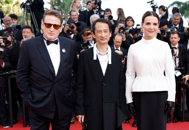 Trần Anh Hùng ra mắt phim mới ở Cannes, thảm đỏ quy tụ dàn sao ‘khủng’ - Ảnh 3. Trần Anh Hùng ra mắt phim mới ở Cannes, thảm đỏ quy tụ dàn sao ‘khủng’ - Ảnh 3.