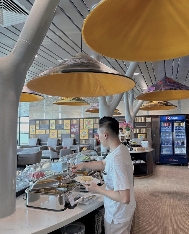 Giới trẻ rần rần check- in nhà ga T2 - Cảng hàng không quốc tế Phú Bài - Ảnh 6. Giới trẻ rần rần check- in nhà ga T2 - Cảng hàng không quốc tế Phú Bài - Ảnh 6.