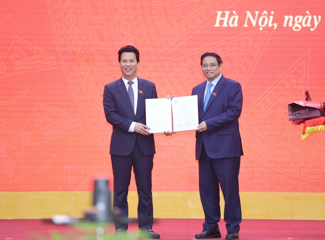 Thủ tướng Phạm Minh Chính trao quyết định bổ nhiệm Bộ trưởng Bộ TN-MT - Ảnh 2.
