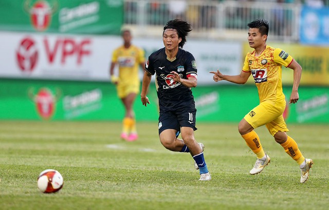 Thi đấu thăng hoa, CLB Thanh Hóa thống trị giải thưởng tháng ở V-League  - Ảnh 2.