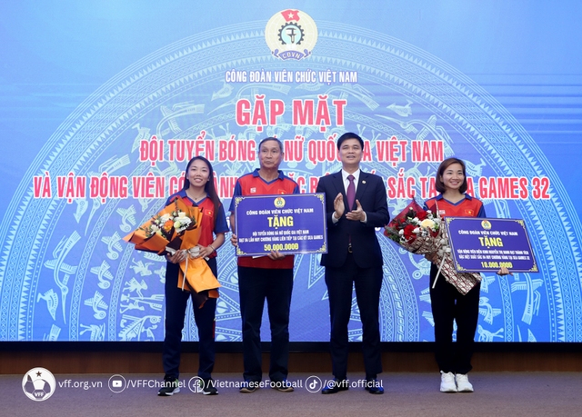 VĐV điền kinh Nguyễn Thị Oanh hội ngộ đội tuyển bóng đá nữ Việt Nam - Ảnh 4.