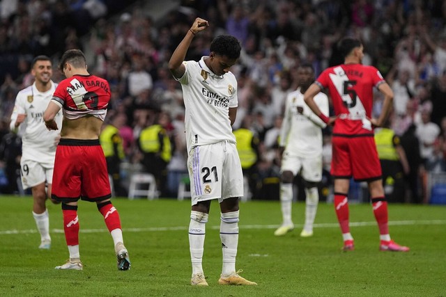 Real Madrid giành lại vị trí thứ 2 La Liga, gửi thông điệp ủng hộ Vinicius - Ảnh 2.